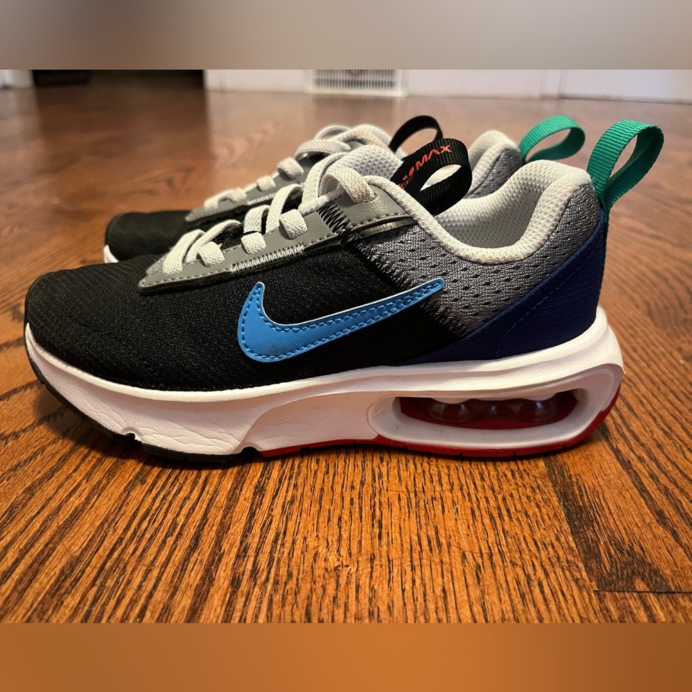 Boys Nike Air Max Intrik Lite Sneaker - Little Kids size 12
